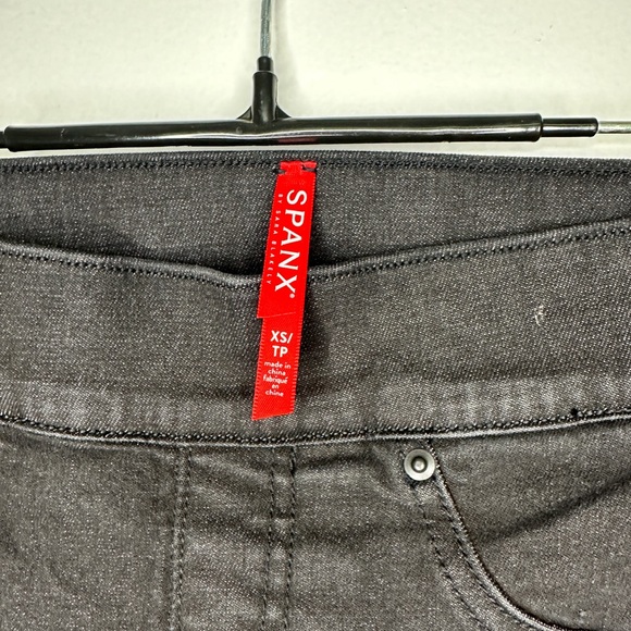 Spanx NWT Black Vintage Distressed Denim Leggings Sz XS Pull on skinny jeans - Picture 7 of 9